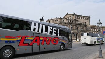 Corona-Bus-Korso durch Dresden