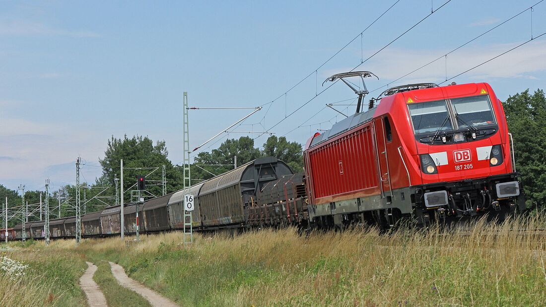 DB Cargo mit Ellok Baureihe 187 im Einzelwagenverkehr