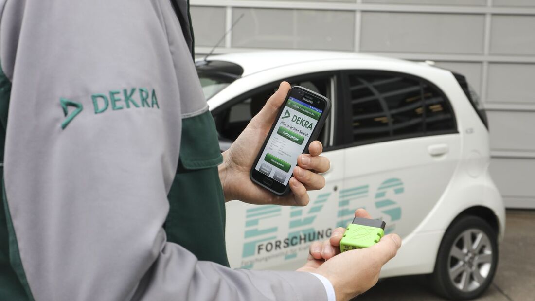 DEKRA und FKFS stellen Neuentwicklung auf der Messe EVS30 vor 