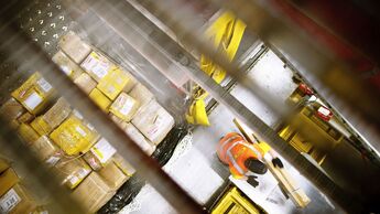 DHL, Paketzentrum