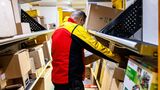 DHL-Zusteller am Black Friday 2025