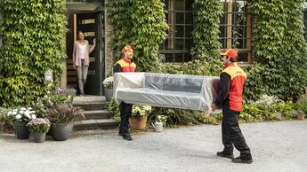 DHL stellt Möbel mit Zwei-Mann-Besatzung zu