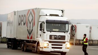 DPD Bildmotiv LKW mit DPD Wechselbrücken