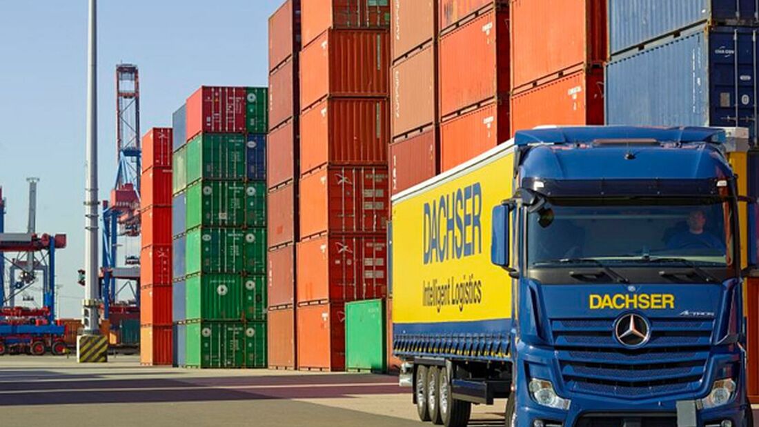 Dachser-Lkw am Hafen