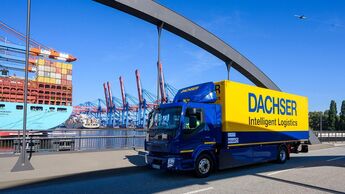 Dachser-Lkw am Hafen