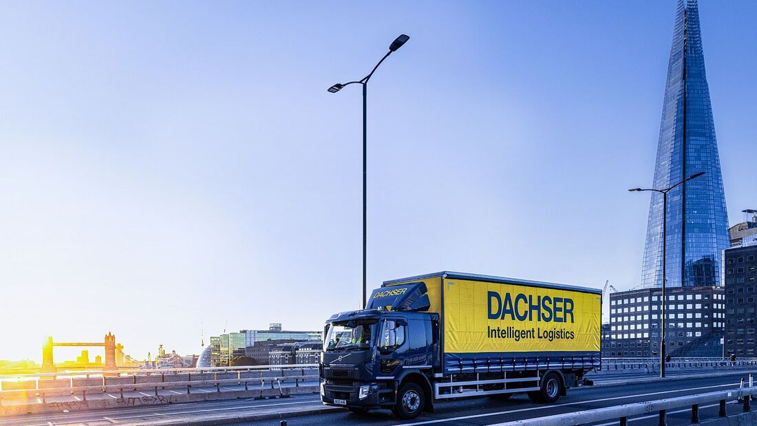 Dachser-Lkw unterwegs in UK