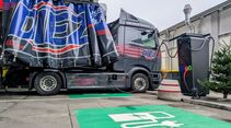 Daimler Truck baut halböffentliches Ladenetzwerk für Lkw auf – erste Pilotkunden erfolgreich gestartet

Daimler Truck establishes semi-public charging network for trucks – first pilot customers successfully launched