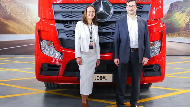 Daimler Truck erreicht wichtigen Meilenstein in China mit dem Start der lokalen Produktion von Mercedes-Benz Lkw für den chinesischen Markt

Daimler Truck reaches major milestone in China by starting local production of Mercedes-Benz trucks for Chinese ma