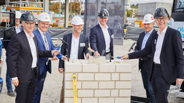 Daimler Truck errichtet neuen Standort für Vertrieb und Service von Lkw und Bussen in Stuttgart

Groundbreaking ceremony: Daimler Truck establishes new location for sales and services of trucks and buses in Stuttgart