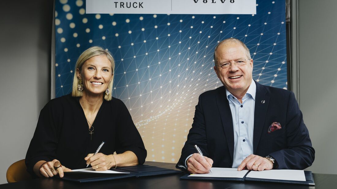 Daimler Truck und Volvo Group unterzeichnen verbindliche Vereinbarung für Joint Venture zur Entwicklung einer softwaredefinierten Fahrzeugplattform.