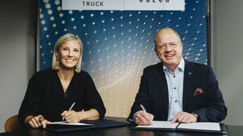 Daimler Truck und Volvo Group unterzeichnen verbindliche Vereinbarung für Joint Venture zur Entwicklung einer softwaredefinierten Fahrzeugplattform.