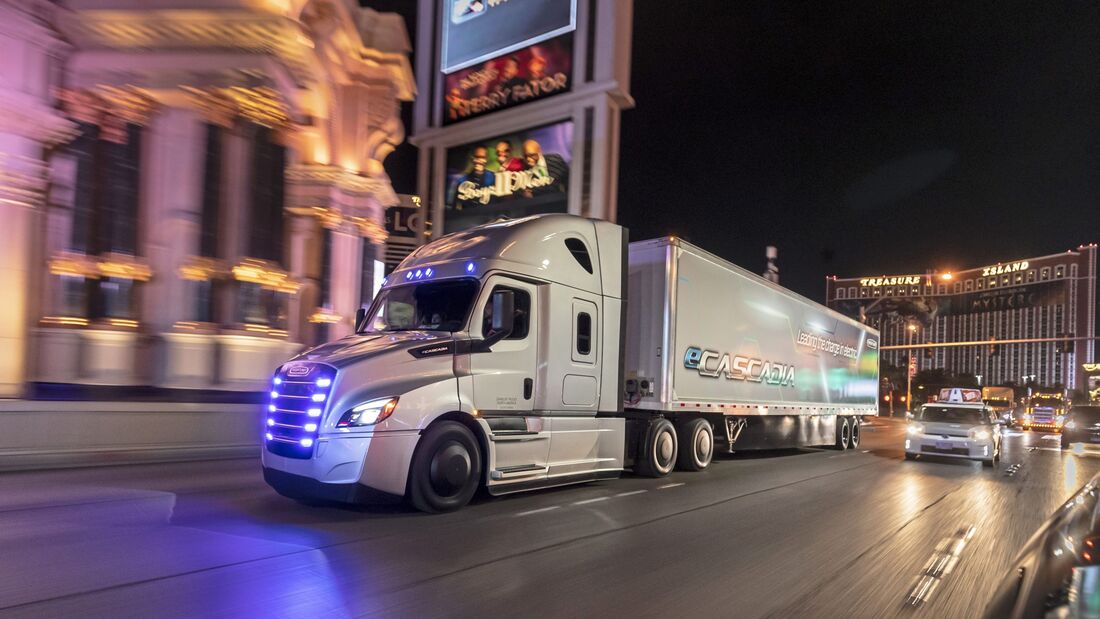 Daimler Trucks & Buses strebt komplett CO2-neutrale Neufahrzeugflotte bis 2039 in wichtigsten Regionen an

Daimler Trucks & Buses targets completely CO2-neutral fleet of new vehicles by 2039 in key regions