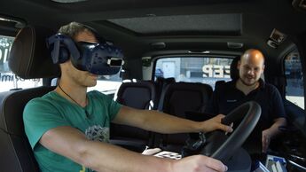Daimler Trucks: Lkw-Fahrer testen neue digitale Fahrzeugsysteme in mobilem Simulator

Daimler Trucks: Truck drivers test new digital vehicle systems in mobile simulator
