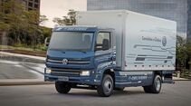Daimler baut seine bereits bestehenden Kooperationsaktivitäten mit „The Mobility House“ (TMH) weiter aus. Gemeinsam mit Mobility House arbeitet das Unternehmen intensiv an der Integration von Elektrofahrzeugen in das Stromnetz und legt damit den Grundstein für neue elektromobile Services und Produkte für Privat- und Flottenkunden; FUSO eCanter 

Daimler is extending its existing cooperation activities with "The Mobility House" (TMH). Together with Mobility House the company is working intensively on the integration of electric vehicles into the mains supply and is thus laying the foundation stone for new electromotive services and products for private and fleet customers; FUSO eCanter