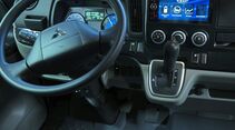 Daimler baut seine bereits bestehenden Kooperationsaktivitäten mit „The Mobility House“ (TMH) weiter aus. Gemeinsam mit Mobility House arbeitet das Unternehmen intensiv an der Integration von Elektrofahrzeugen in das Stromnetz und legt damit den Grundstein für neue elektromobile Services und Produkte für Privat- und Flottenkunden; FUSO eCanter 

Daimler is extending its existing cooperation activities with "The Mobility House" (TMH). Together with Mobility House the company is working intensively on the integration of electric vehicles into the mains supply and is thus laying the foundation stone for new electromotive services and products for private and fleet customers; FUSO eCanter