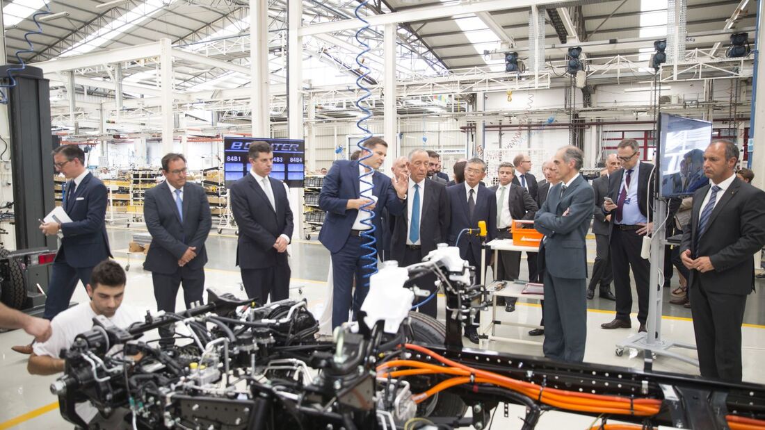 Daimler startet Produktion des FUSO eCanter in Europa â€“ der weltweit erste vollelektrische Leicht-Lkw in Serie