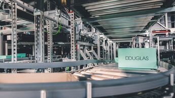 Das Logistikzentrum in Hamm von Douglas und Arvato verdreifacht die Lagerkapazitäten und automatsiert viele Arbeitsschritte.