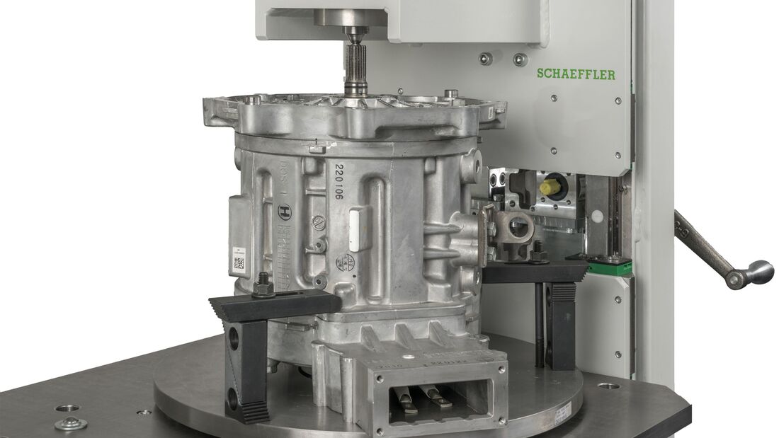 Das neue Spezialwerkzeug E-Axle Repair Tool von Schaeffler ermöglicht die professionelle und sichere Reparatur von E-Motoren.