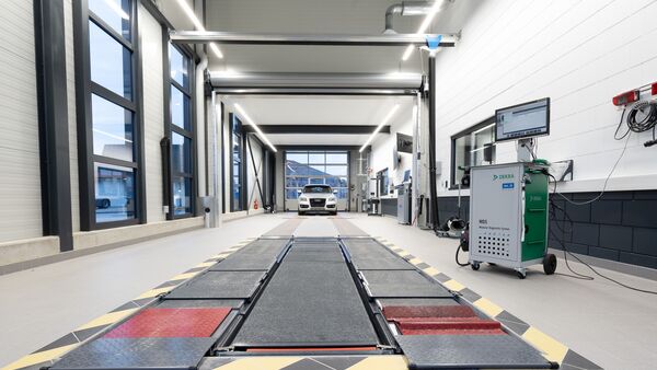 Dekra-Prüfhalle, Bildungszentrum Wart, Dekra, Ausbildungs-Prüfhalle