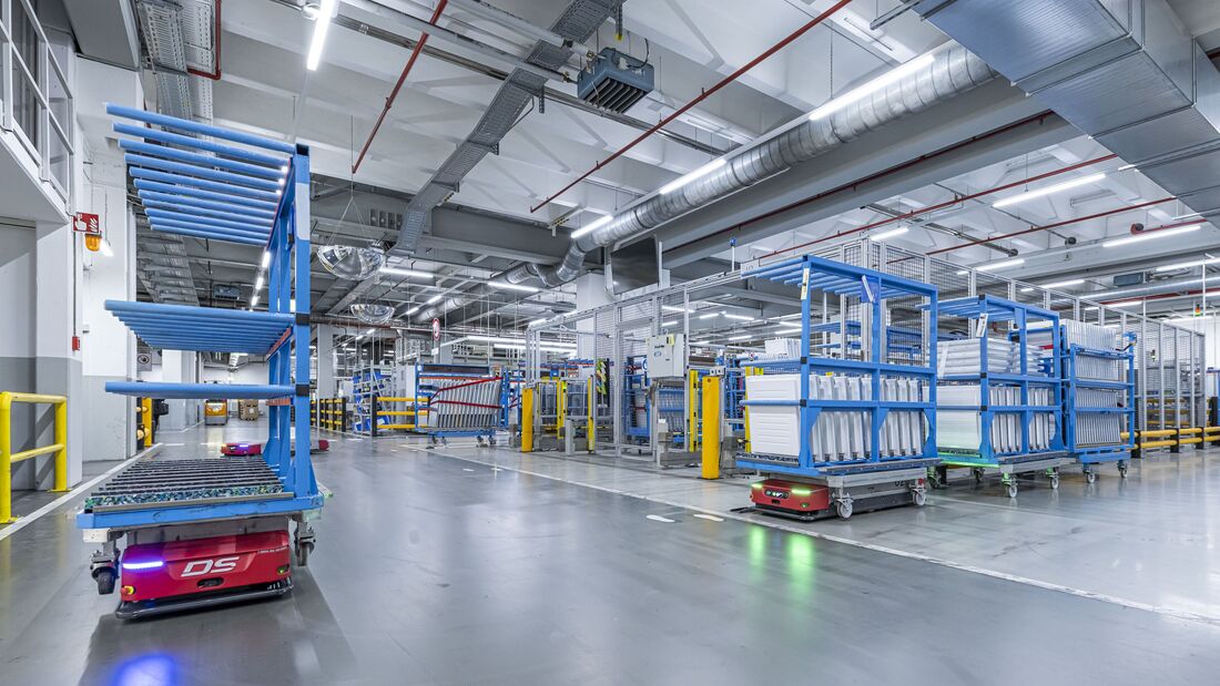 Der  Absatz von mobilen Robotern in der Intralogistik steigt.