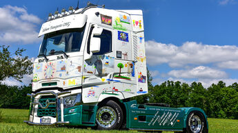 Der "Kindertruck" von Talmon Transporte tritt als Pinnwand mit zahlreichen liebevollen Motiven auf. Die Künstler sind kleine Patienten des "Olgäle", des Kinderkrankenhauses des Olgahospitals in Stuttgart.