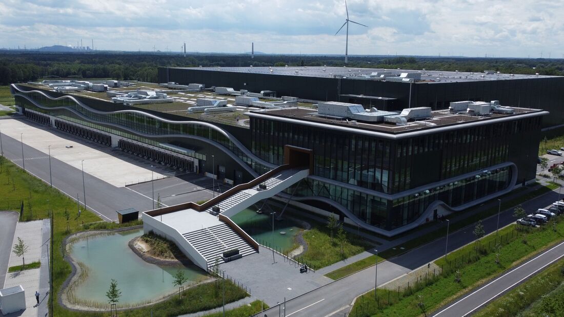 Der Kontraktlogistiker GXO hat sein vollautomatisiertes Distributionszentrum für Levi Strauss & Co. in Dorsten eröffnet. 