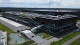 Der Kontraktlogistiker GXO hat sein vollautomatisiertes Distributionszentrum für Levi Strauss & Co. in Dorsten eröffnet. 