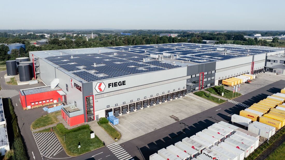 Der Logistikdienstleister Fiege hat die PV-Anlage auf dem Dach seiner Niederlassung in Greven-Reckenfeld umfangreich erweitert.