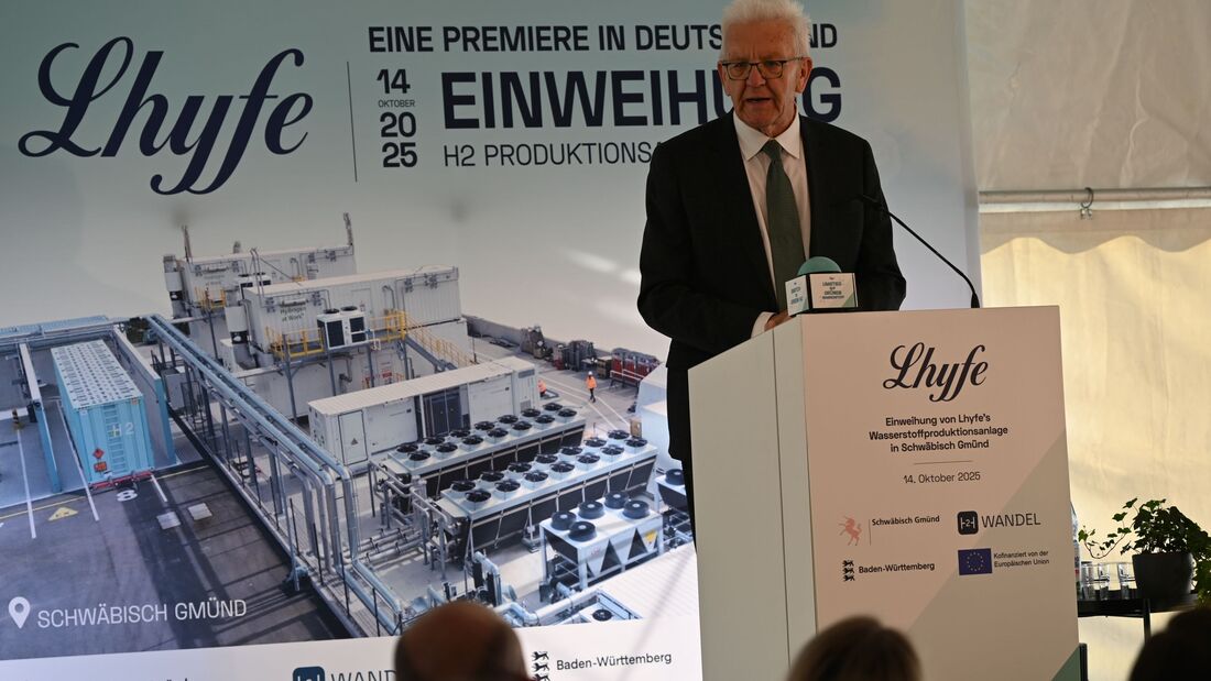 Der französische Wasserstoffproduzent und -händler Lhyfe hat im Gewerbegebiet Schwäbisch Gmünd eine Produktionsanlage für grünen Wasserstoff gebaut. Baden-Württembergs Ministerpräsident Winfried Kretschmann hat sie am Dienstag eröffnet.