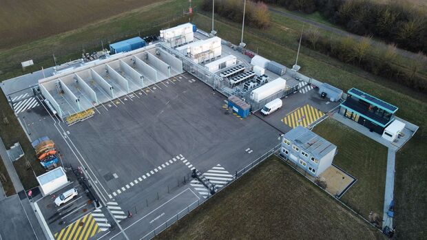 Der französische Wasserstoffproduzent und -händler Lhyfe hat im Gewerbegebiet Schwäbisch Gmünd eine Produktionsanlage für grünen Wasserstoff gebaut. Baden-Württembergs Ministerpräsident Winfried Kretschmann hat sie am Dienstag eröffnet.
