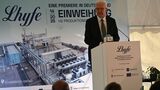 Der französische Wasserstoffproduzent und -händler Lhyfe hat im Gewerbegebiet Schwäbisch Gmünd eine Produktionsanlage für grünen Wasserstoff gebaut. Baden-Württembergs Ministerpräsident Winfried Kretschmann hat sie am Dienstag eröffnet.