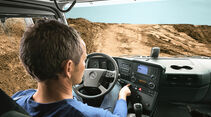 Der neue Mercedes Arocs – Fahrerhäuser, Instrumente und Taster, Cockpit