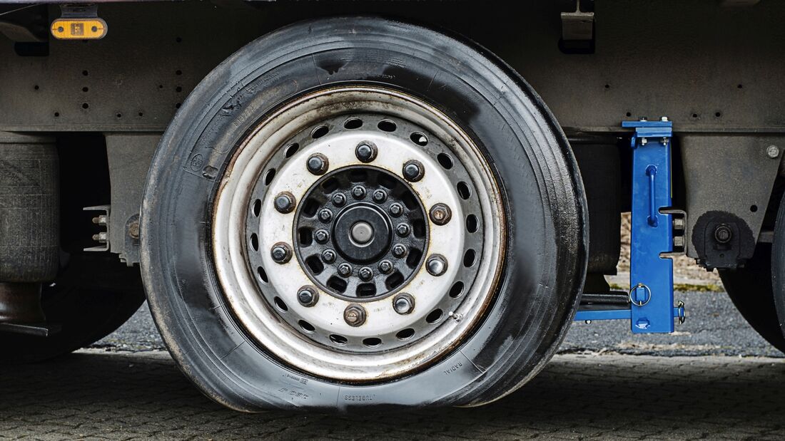 Der schleichende Verlust des Reifenluftdrucks kann zu teuren Ausfall- und Standzeiten führen. 