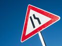 Deutsches Verkehrszeichen fahrbahnverengung
