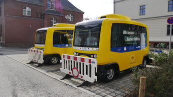Die BVG testet auf dem Campus Mitte der Charité zwei autonome Pods der Firma Easy Mile. An Ostern 2018 standen sie jedoch wegen "Software-Problemen" still. Verwendung für Bus Blog vom 09.04.2018