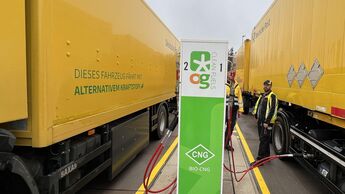 Die DHL Group baut eine Tankstellen-Infrastruktur für Bio-CNG an ausgewählten DHL-Paketzentren auf.
