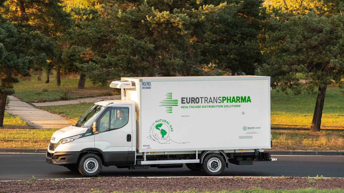 Die Flotte von Eurotranspharma Deutschland, dem neuen Spezialnetzwerk für Pharma- und Gesundheitstransporte, wird aus Zwei-Kammer-Fahrzeugen bestehen. Sie können gleichzeitig Waren in den Temperaturbereichen 2 bis 8 und 15 bis 25°C transportieren.