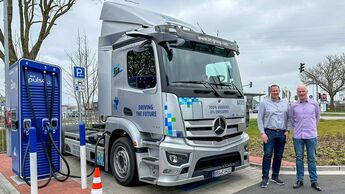 Die L.I.T. Gruppe setzt im täglichen Shuttleverkehr zwischen Brake und Bremen eine vollelektrischen Lowliner-Sattelzugmaschine ein