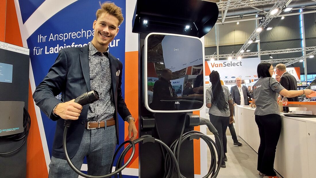 Die Ladesäule eMH3 von ABL beim Elektro-Großhändlder Sonepar auf der IAA Transportation 2022