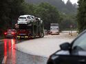 Die Landstraße L115 vor Ahrhütte mit dem Fluss Ahr im Ahrtal in Rheinland-Pfalz wurde durch starke Regenfälle sintfluta
