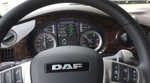 Die neu gestaltete Instrumententafel zeigt sofort, wie gut der Fahrer mit PPC und Cruise Control umgehen kann.