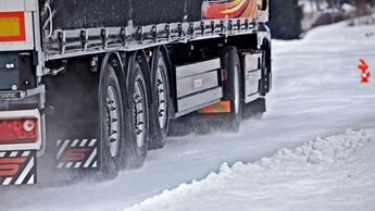 Die richtigen Lkw-Reifen für den winter - Marktübersicht in FERNFAHRER 11/2011 