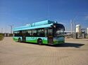 Dieser Brennstoffzellenbus drehte 2016 bereits zu Demonstrationszwecken seine Runden im Energiepark Mainz. Im Stadtteil Hechtsheim entsteht seit 2015 aus Windenergie umweltfreundlich Wasserstoff, der künftig auch elf Busse in Wiesbaden, Mainz und Frankfurt antreiben soll. Foto: Mainzer Stadtwerke 