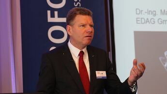 Dr. Martin Hillebrecht, Leiter des Leichtbau-Centers von EDAG auf der 9. Euroforum-Jahrestagung in München.