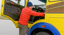 Drei Generationen Mercedes-Lkw, Einstig, eine windschiefe Position