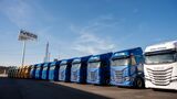 Drei spanische Transportunternehmen erhalten insgesamt 400 Iveco S-Way für den Fernverkehr. Die Übergabe erfolgte bei der Eröffnung eines neuen Standorts nahe Almería, in den acht Millionen Euro investiert wurden.