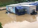 Dreimüller Lkw unter Wasser