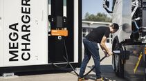 E-LKW lädt erstmals mit über 1,1 Megawatt Leistung