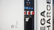 E-LKW lädt erstmals mit über 1,1 Megawatt Leistung