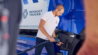 E-Lkw von Renault Trucks beim Laden.